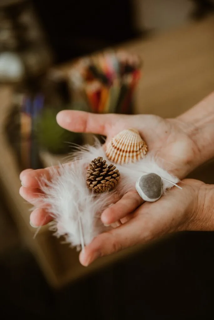Objets sensoriels utilisés en séance de sophrologie à La Rochelle